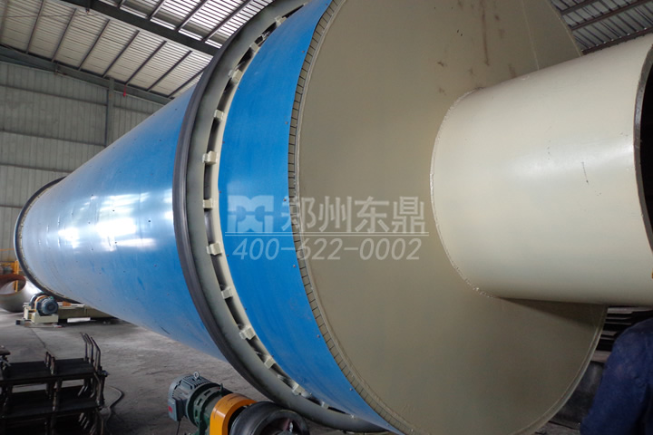 樹皮烘干機(jī)可以解決塊莖大、長度長些的樹皮、樹枝、棕櫚絲物料烘干