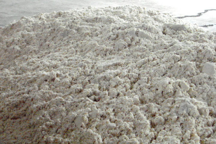 東鼎豆渣烘干機(jī)生產(chǎn)線的工藝參數(shù)和各設(shè)備技術(shù)參數(shù)及結(jié)構(gòu)的選取和設(shè)計(jì)是在經(jīng)過對(duì)豆渣物料的認(rèn)真分析研究才得出。