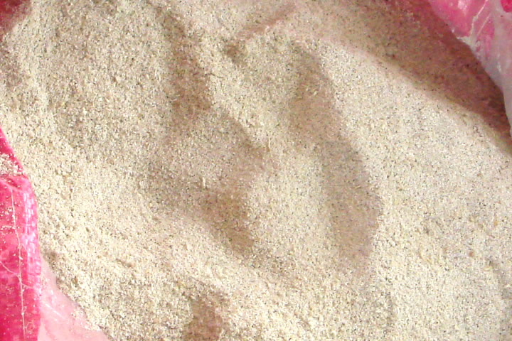東鼎豆渣烘干機(jī)生產(chǎn)線的工藝參數(shù)和各設(shè)備技術(shù)參數(shù)及結(jié)構(gòu)的選取和設(shè)計(jì)是在經(jīng)過對(duì)豆渣物料的認(rèn)真分析研究才得出。