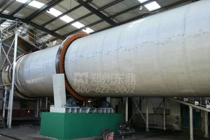 大型精礦粉球團類烘干機設(shè)備是一種處理能力大、穩(wěn)定高效、自動化程度高的專用烘干器，適用于鐵精礦、錳礦粉、鈷礦粉、銅精礦、金礦粉、鉛精粉、錫礦粉、汞礦粉、磷精礦、鉬精礦等精礦