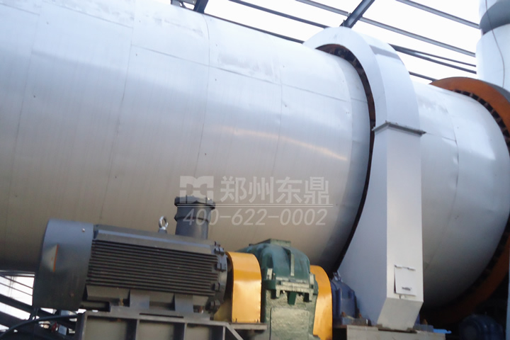 大型精礦粉球團類烘干機設(shè)備是一種處理能力大、穩(wěn)定高效、自動化程度高的專用烘干器，適用于鐵精礦、錳礦粉、鈷礦粉、銅精礦、金礦粉、鉛精粉、錫礦粉、汞礦粉、磷精礦、鉬精礦等精礦