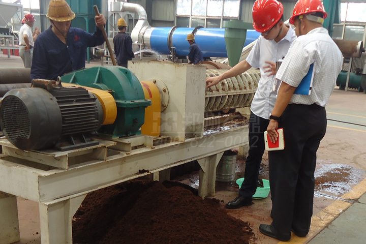椰糠烘干機(jī)烘干椰槺椰絲成本低，占地面積小，提供椰槺烘干現(xiàn)場(chǎng)考察咨詢