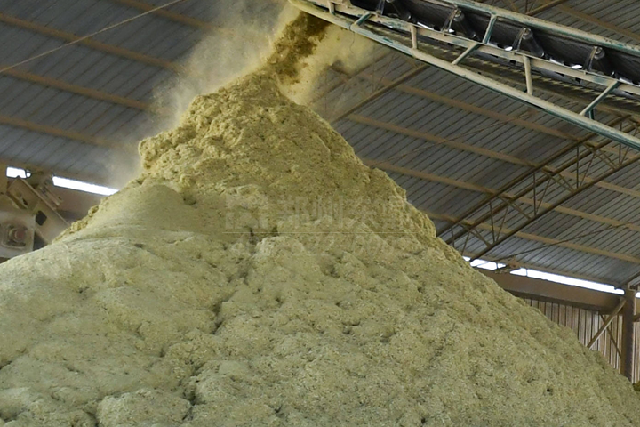 生物質(zhì)烘干機廠家鄭州東鼎干燥開發(fā)了大型檸條烘干機成套設(shè)備，實現(xiàn)了檸條資源規(guī)?；弥?。